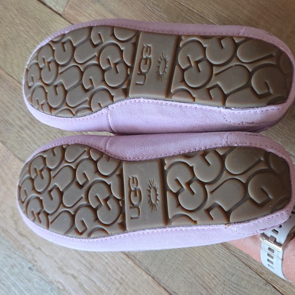 Women's UGG Dakota - Picture 2 of 8